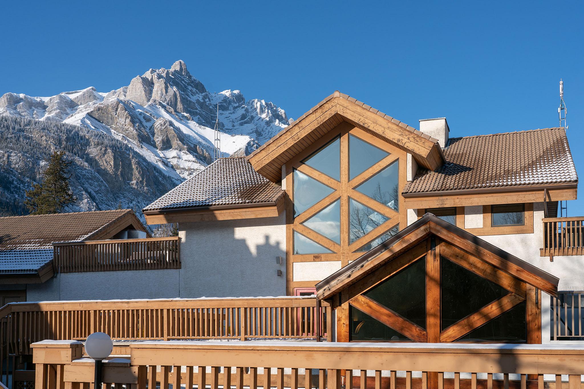 Banff Rocky Mountain Resort Exterior photo